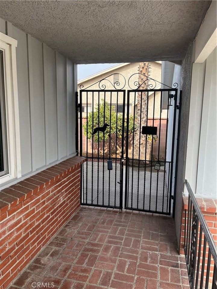 619 N Lyall Ave - Photo 3 of 23