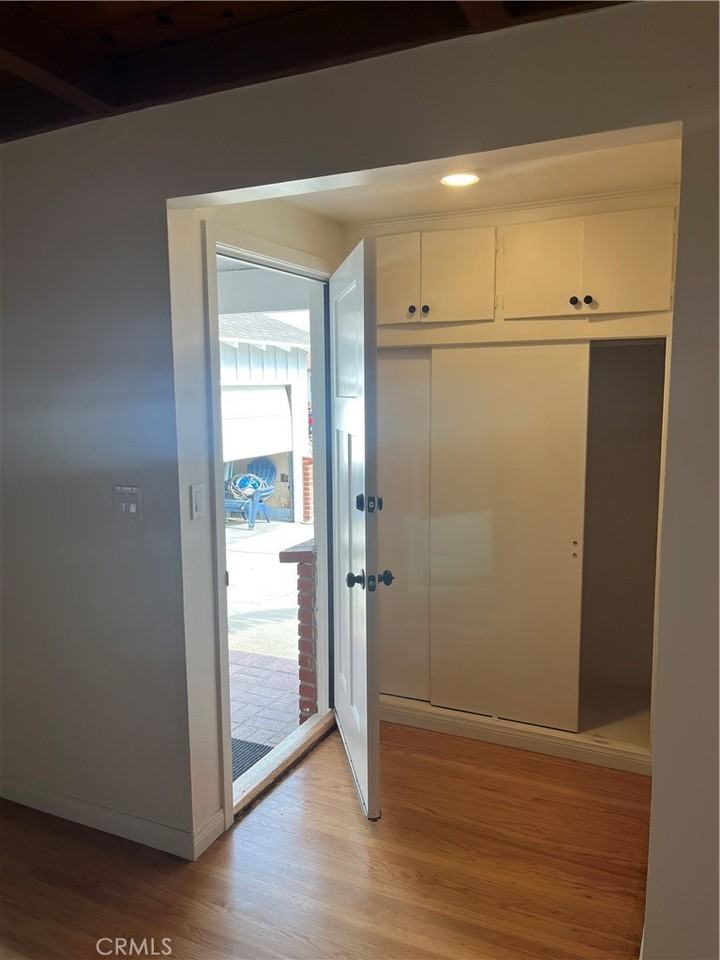 619 N Lyall Ave - Photo 5 of 23