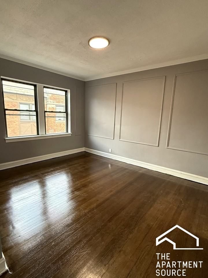 5246 S Drexel Ave #2E - Photo 4 of 10