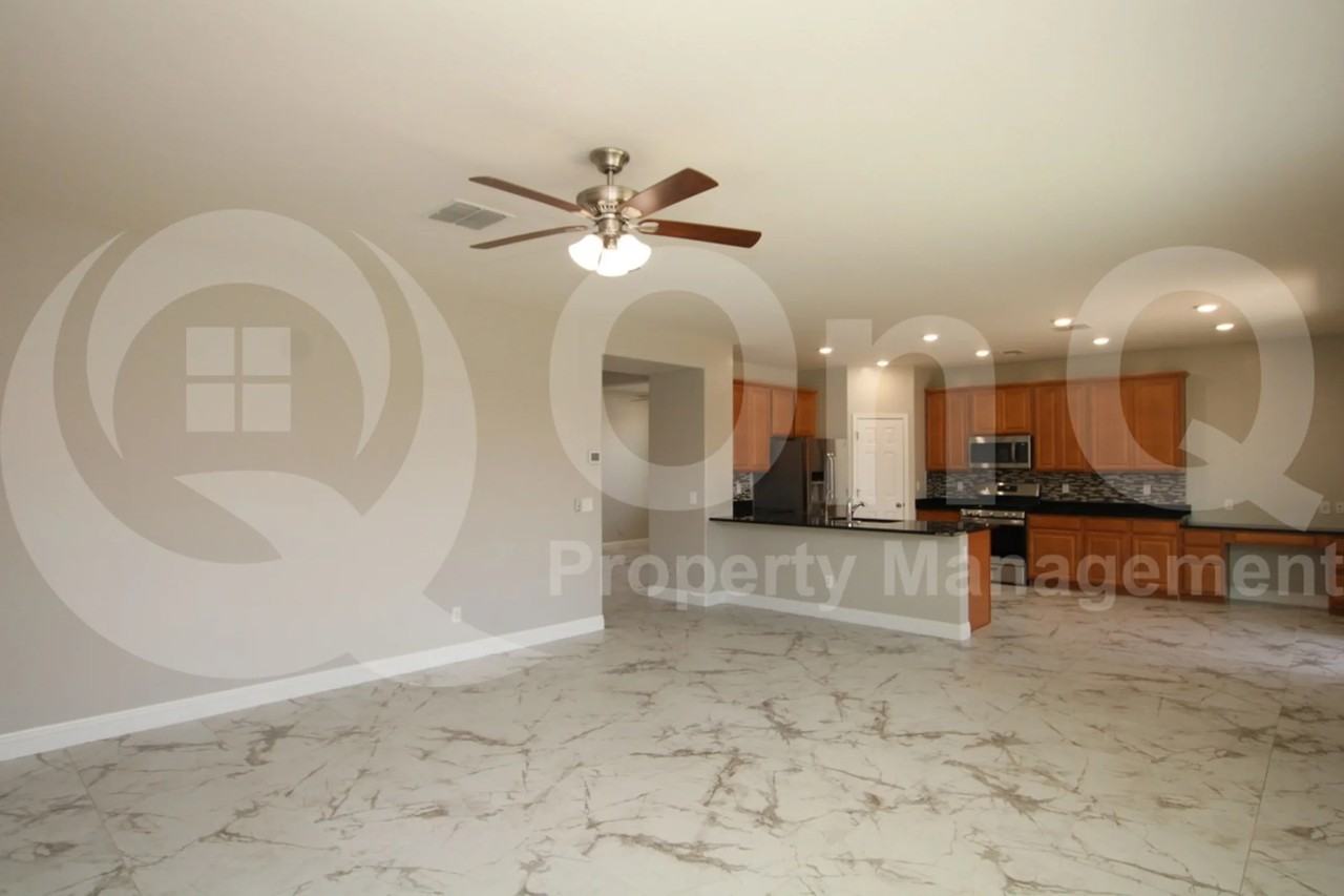 1157 E Regent Dr - Photo 3 of 28