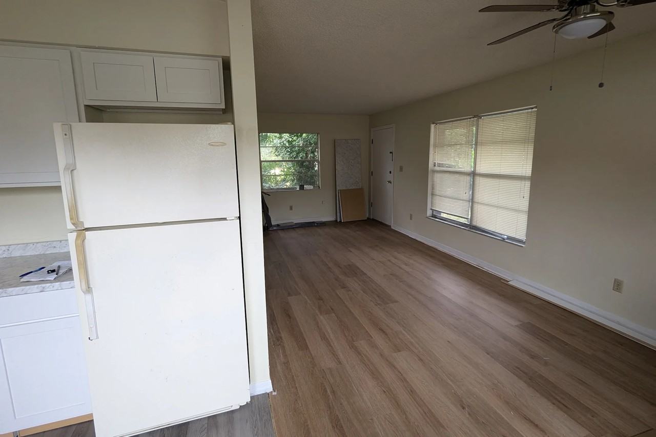 1110 N Hampton Ave - Photo 3 of 8