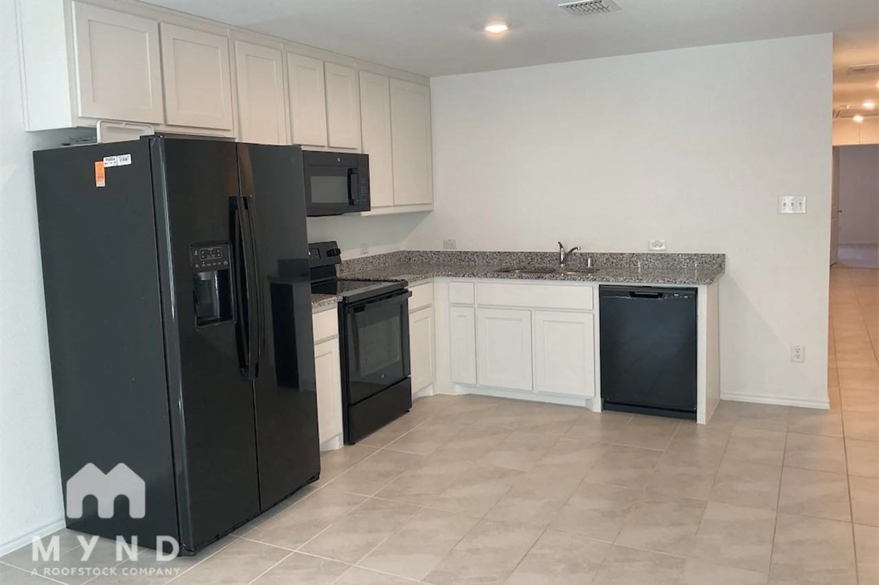 144 Thresher Ln - Photo 3 of 10