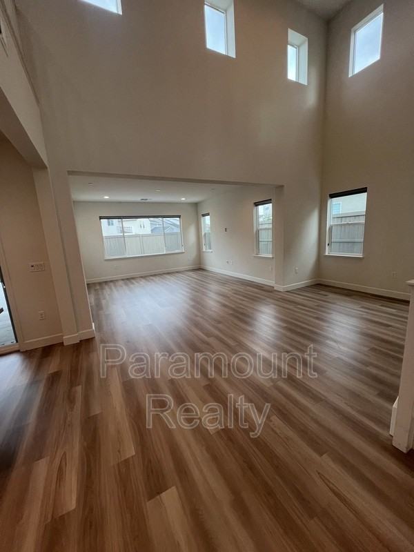 4202 Randa Way - Photo 5 of 38