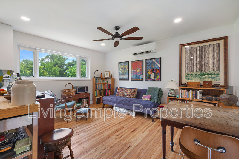 4016 Lawrence Ave - Photo 2 of 10