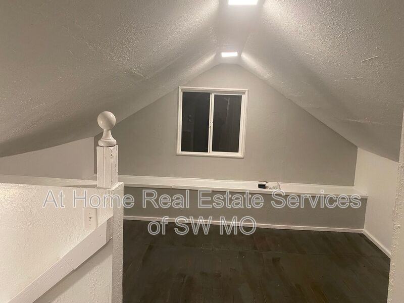 518 W Mchenry St - Photo 3 of 19