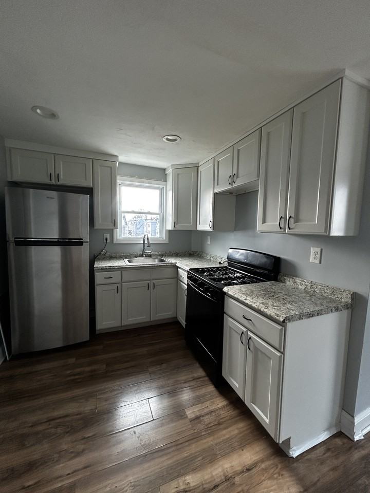 45 Fuller Ave - Photo 2 of 7