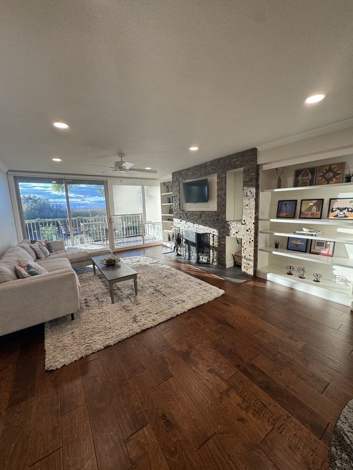 6669 Embarcadero Dr #3 - Photo 4 of 27