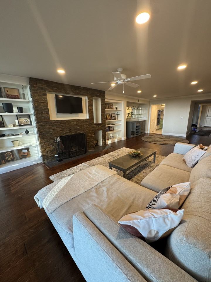 6669 Embarcadero Dr #3 - Photo 5 of 27