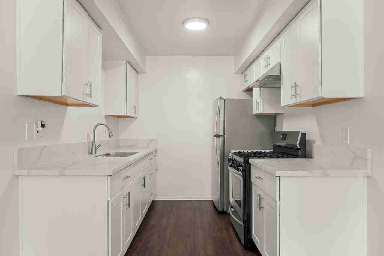 1535 Centinela Ave #2 - Photo 2 of 20