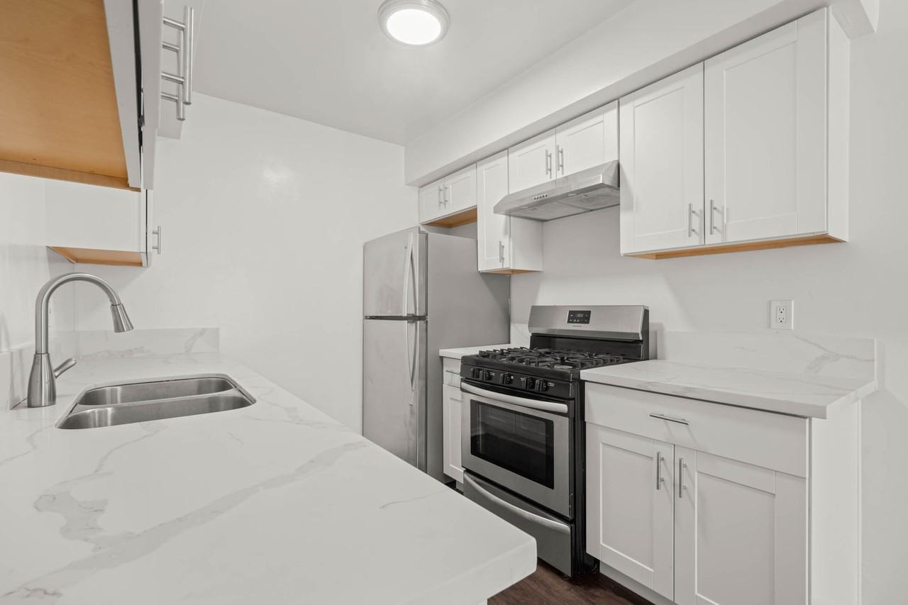 1535 Centinela Ave #2 - Photo 3 of 20