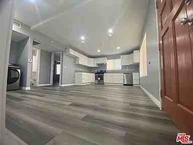 1423 Centinela Ave #B - Photo 2 of 9