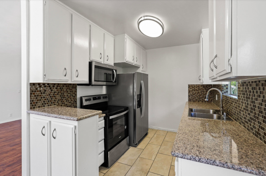 619 N Sweetzer Ave #6 - Photo 2 of 11