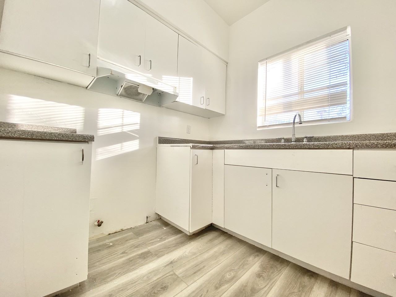 735 S Coronado St #304 - Photo 3 of 8