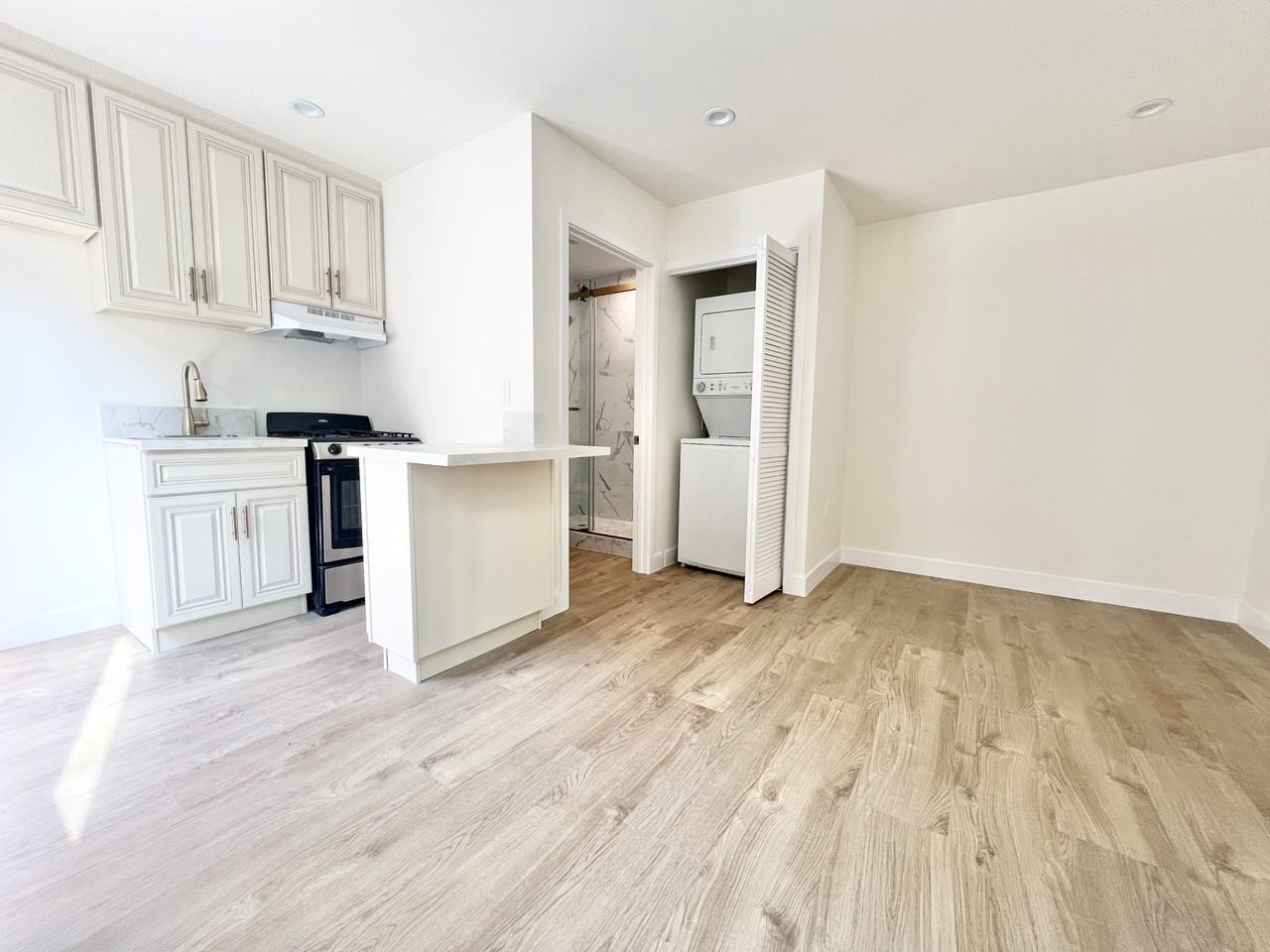 6719 Beverly Blvd - Photo 2 of 7