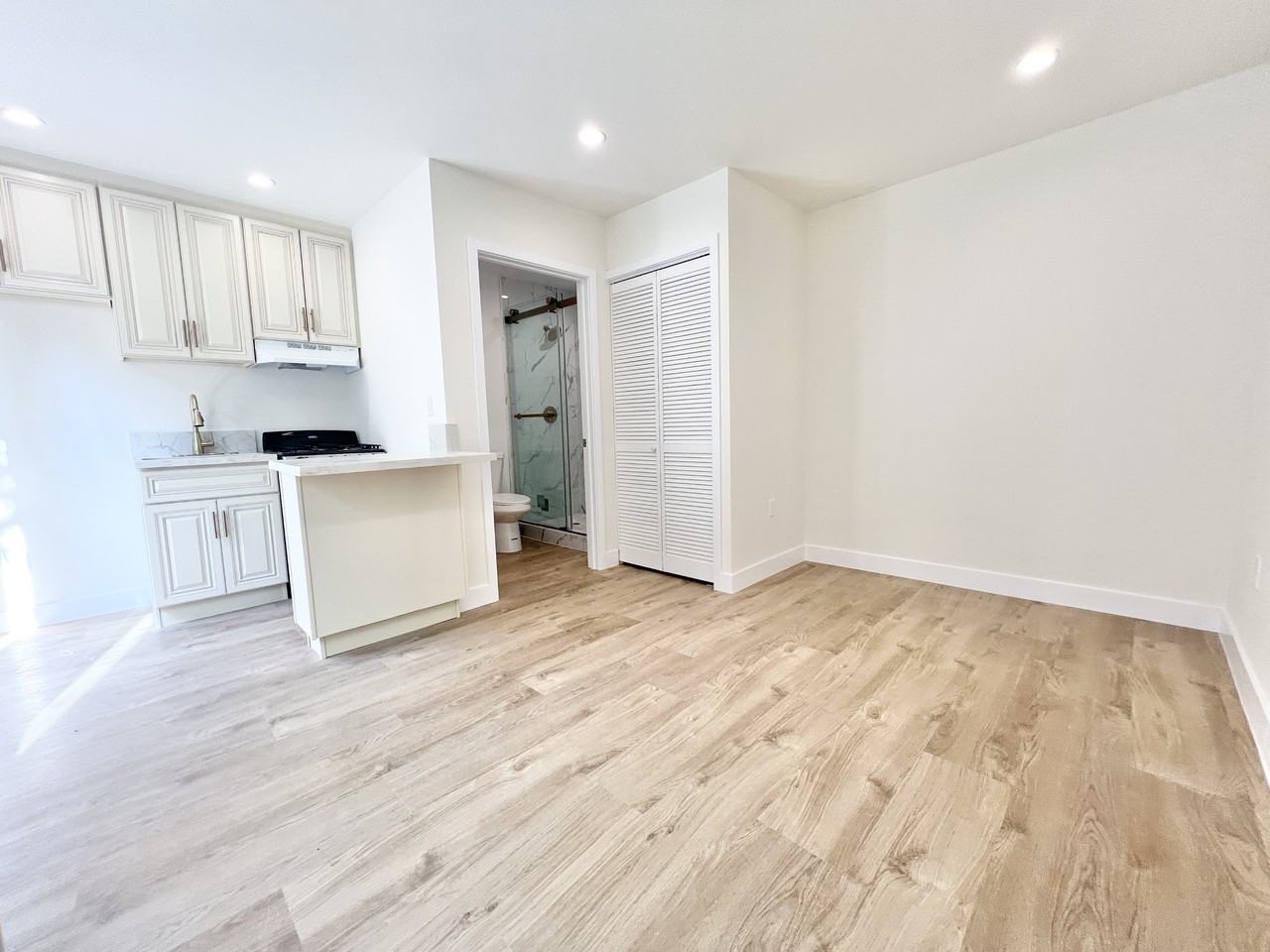 6719 Beverly Blvd - Photo 3 of 7