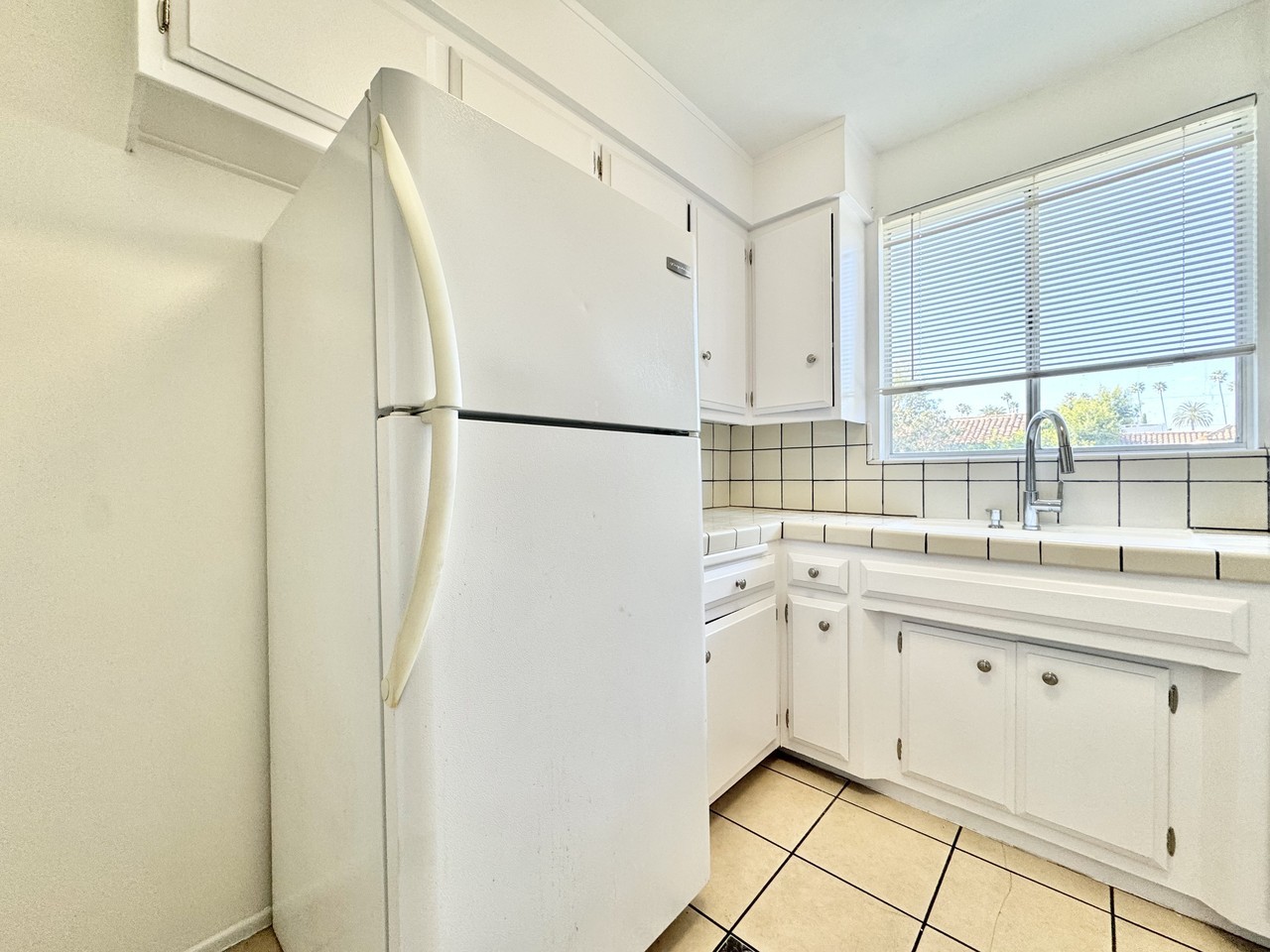 240 S Doheny Dr #303 - Photo 2 of 11