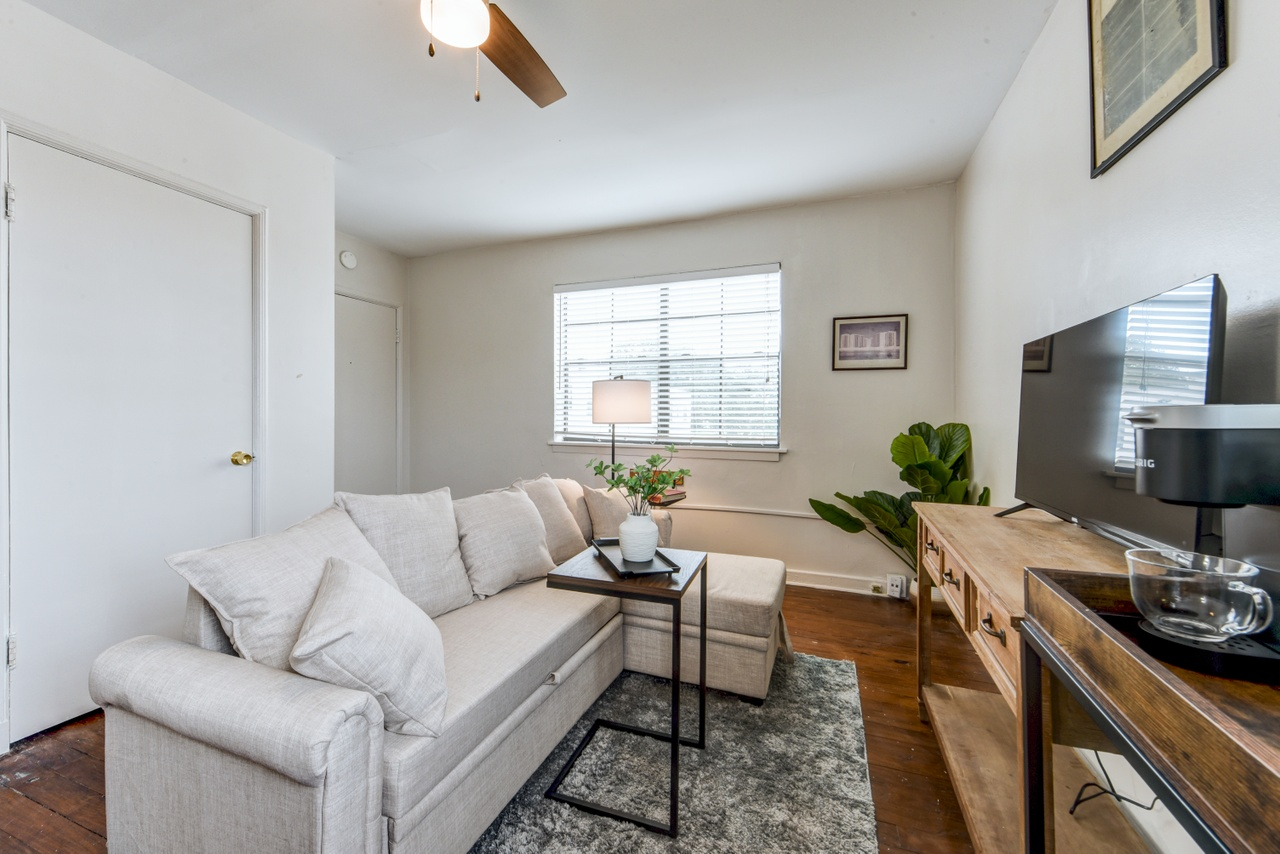 Capitol View Apartments - Photo 2 of 23