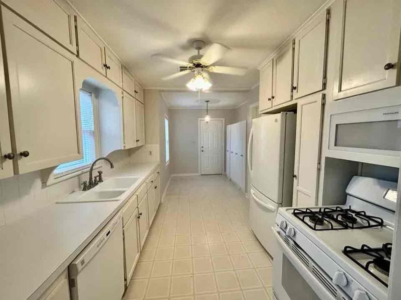 1011 E 36th St - Photo 7 of 20