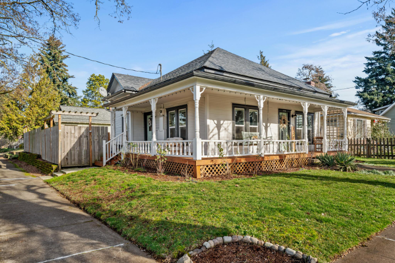 1202 E 29th St - Photo 3 of 37