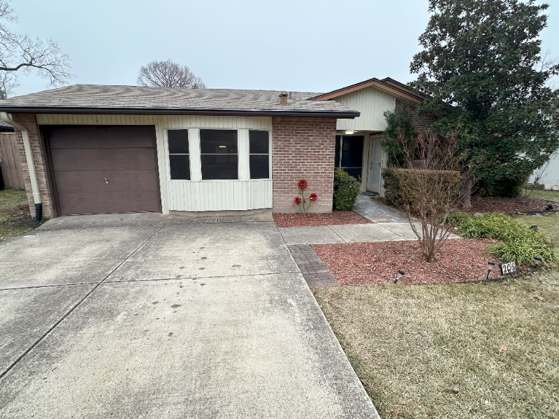 308 Oxford Dr - Photo 2 of 18