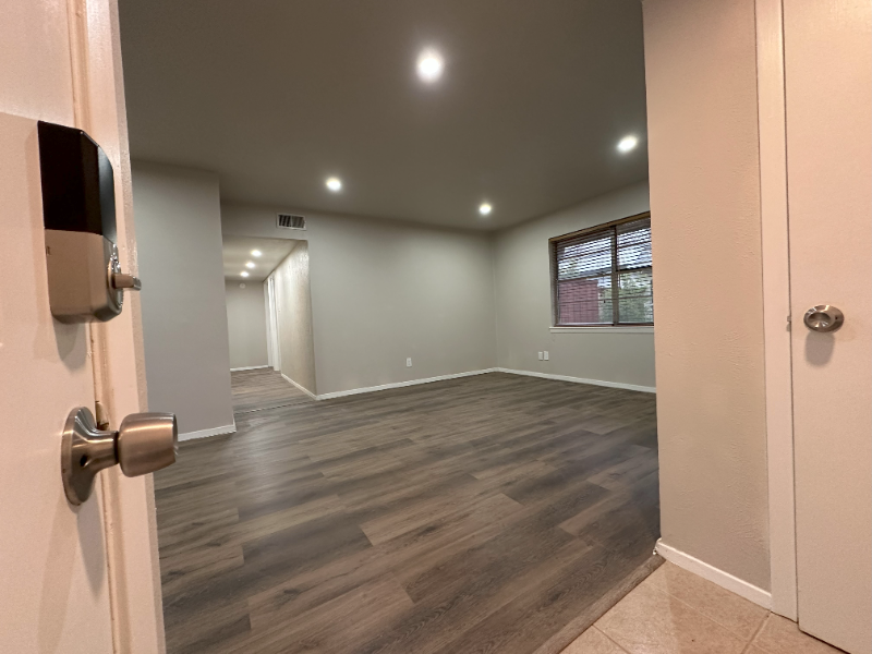 308 Oxford Dr - Photo 3 of 18