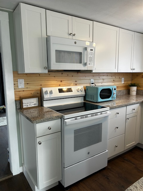 2421 North St - Photo 2 of 14