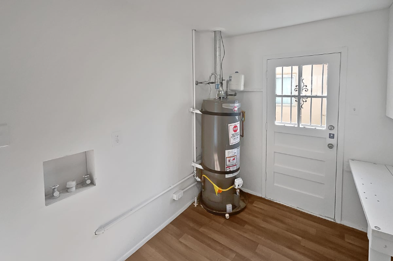 1848 Lester Dr Ne - Photo 3 of 9