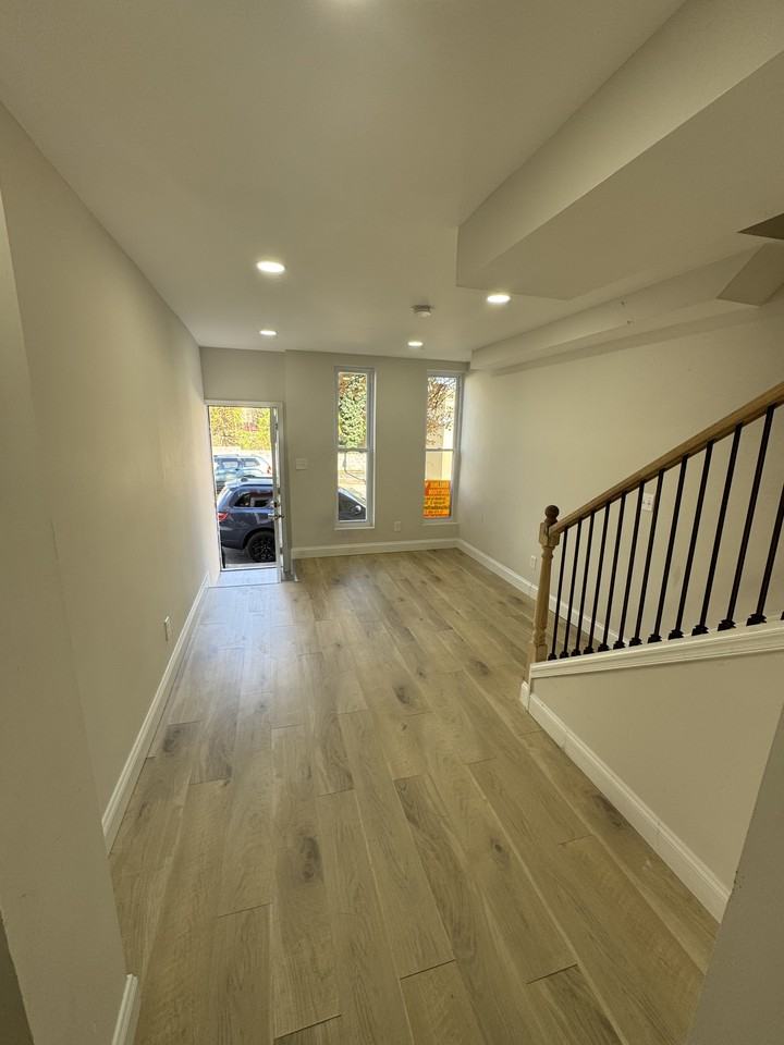 1229 W Saratoga St - Photo 3 of 10