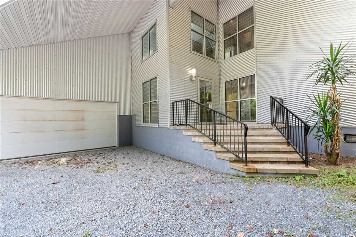 1005 Waverly Rd - Photo 2 of 21