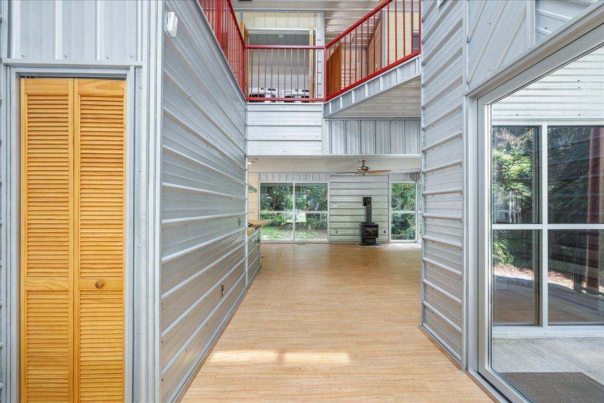 1005 Waverly Rd - Photo 3 of 21