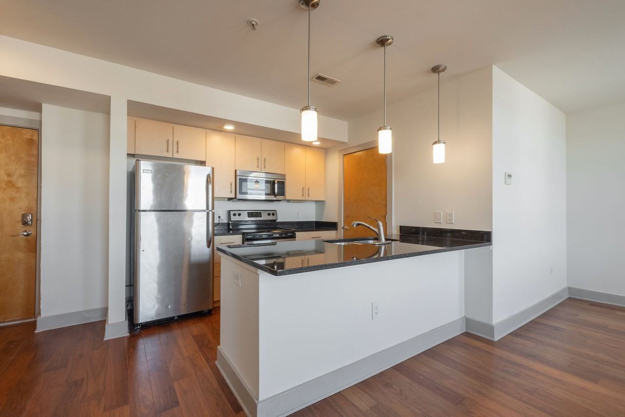 30 Franklin Apartments - Photo 5 of 46