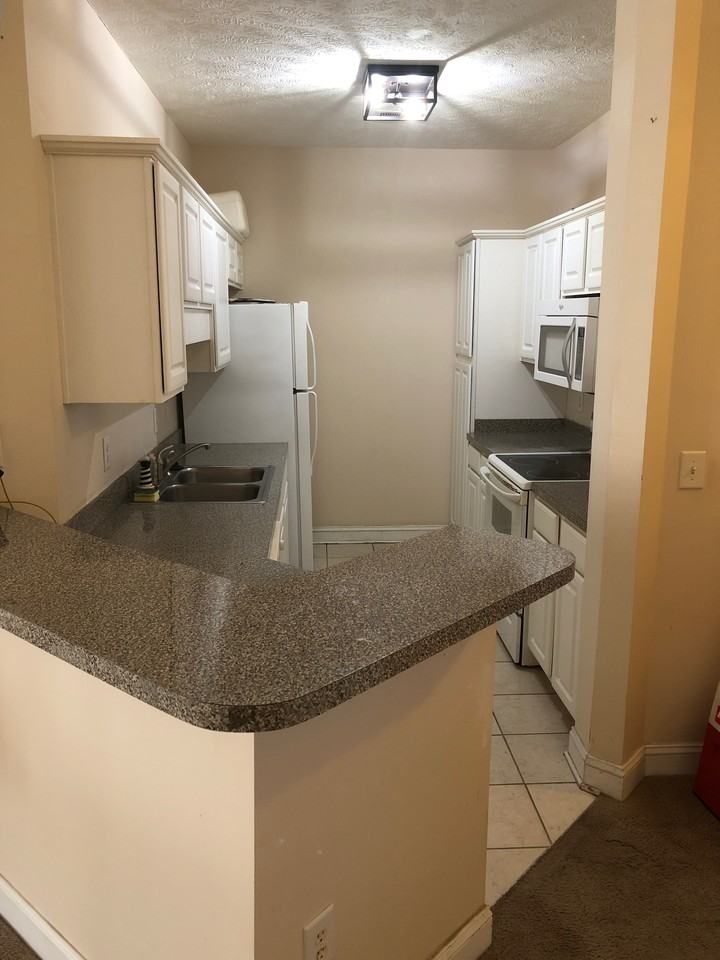 1025 Algonquin Drive #G - Photo 6 of 18