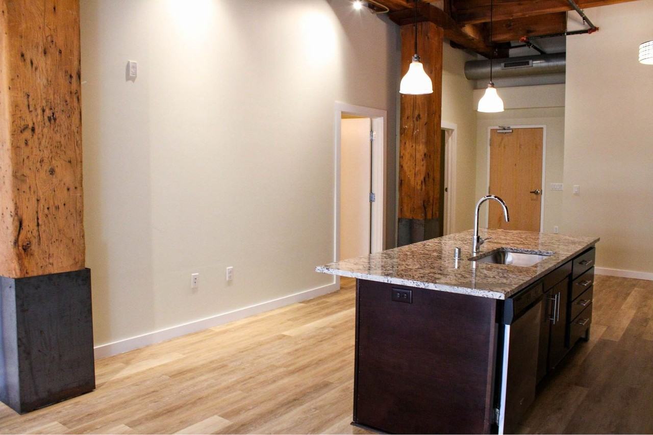 Docks Building - Photo 5 of 41