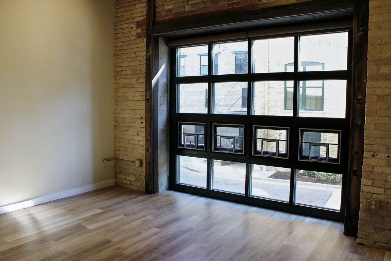 Docks Building - Photo 7 of 41