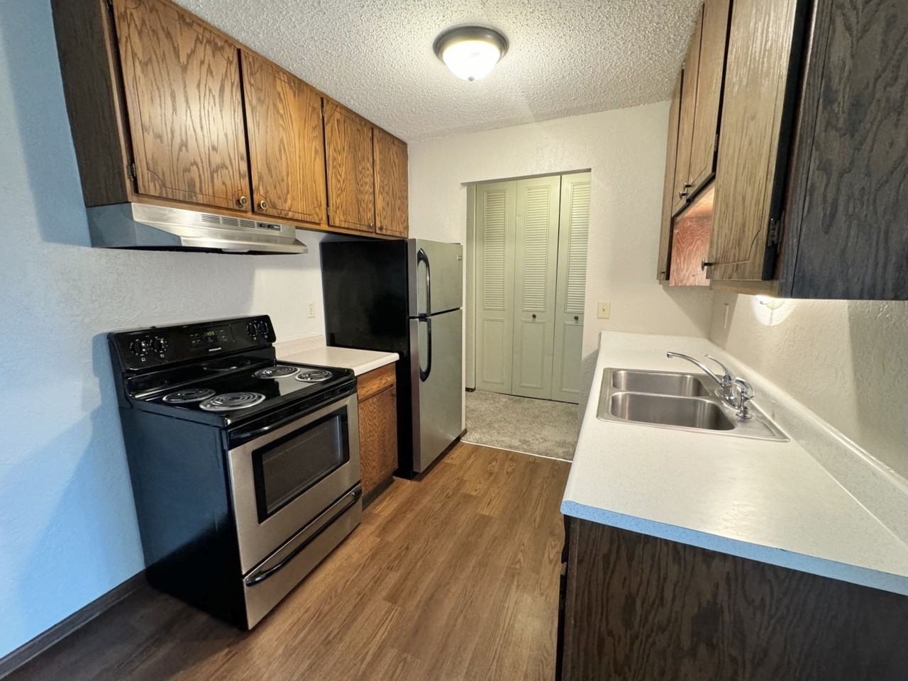 956 Place Apartments - Photo 5 of 38