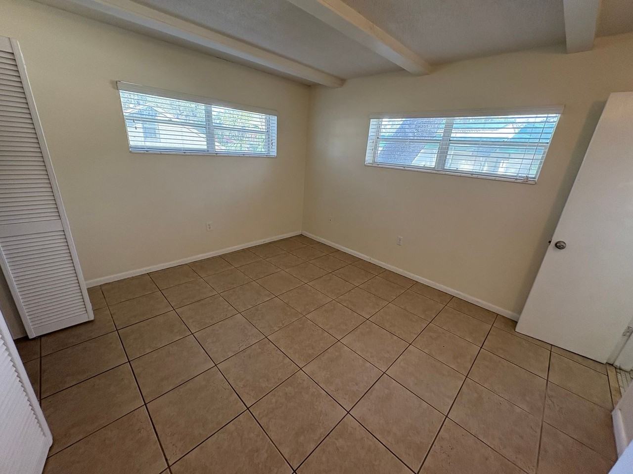 623 N Bay St #11 - Photo 6 of 8