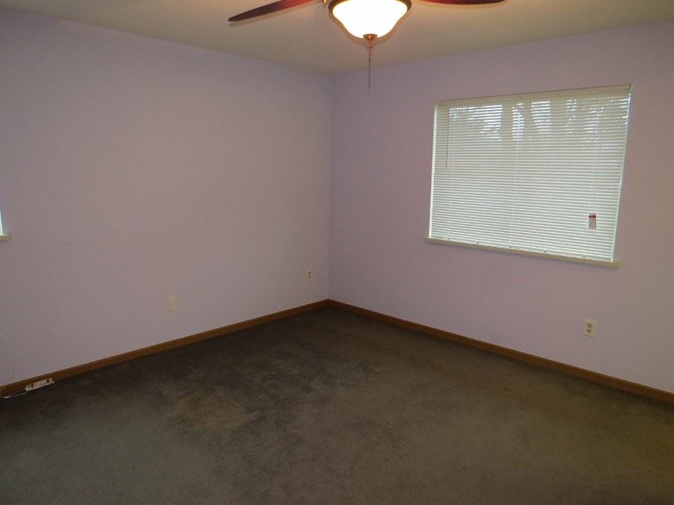 814 N Thompson Dr - Photo 5 of 7