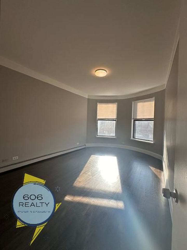 Bright and Spacious Apartments in Washington Park neighborhood! - Photo 3 of 11