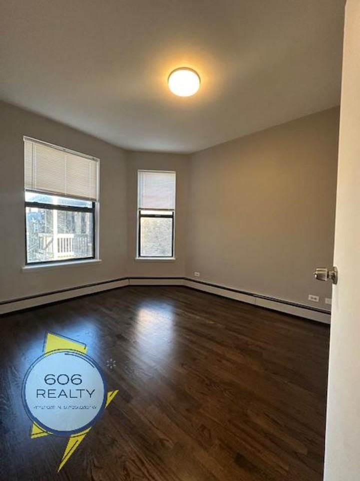 Bright and Spacious Apartments in Washington Park neighborhood! - Photo 4 of 11