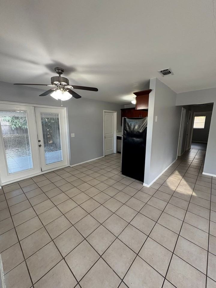 6804 S Wall St - Photo 6 of 14