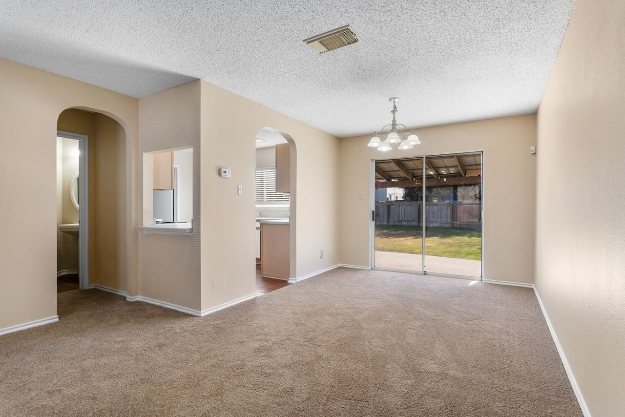 7038 Cole Creek Dr - Photo 5 of 24