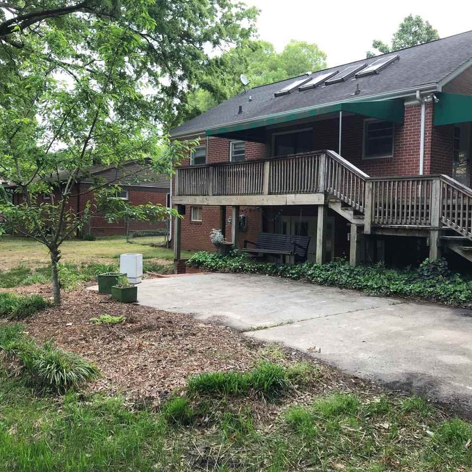 319 E Chatham St - Photo 3 of 25