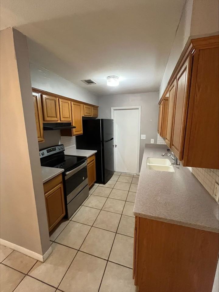 1165 Morse Ave - Photo 3 of 9