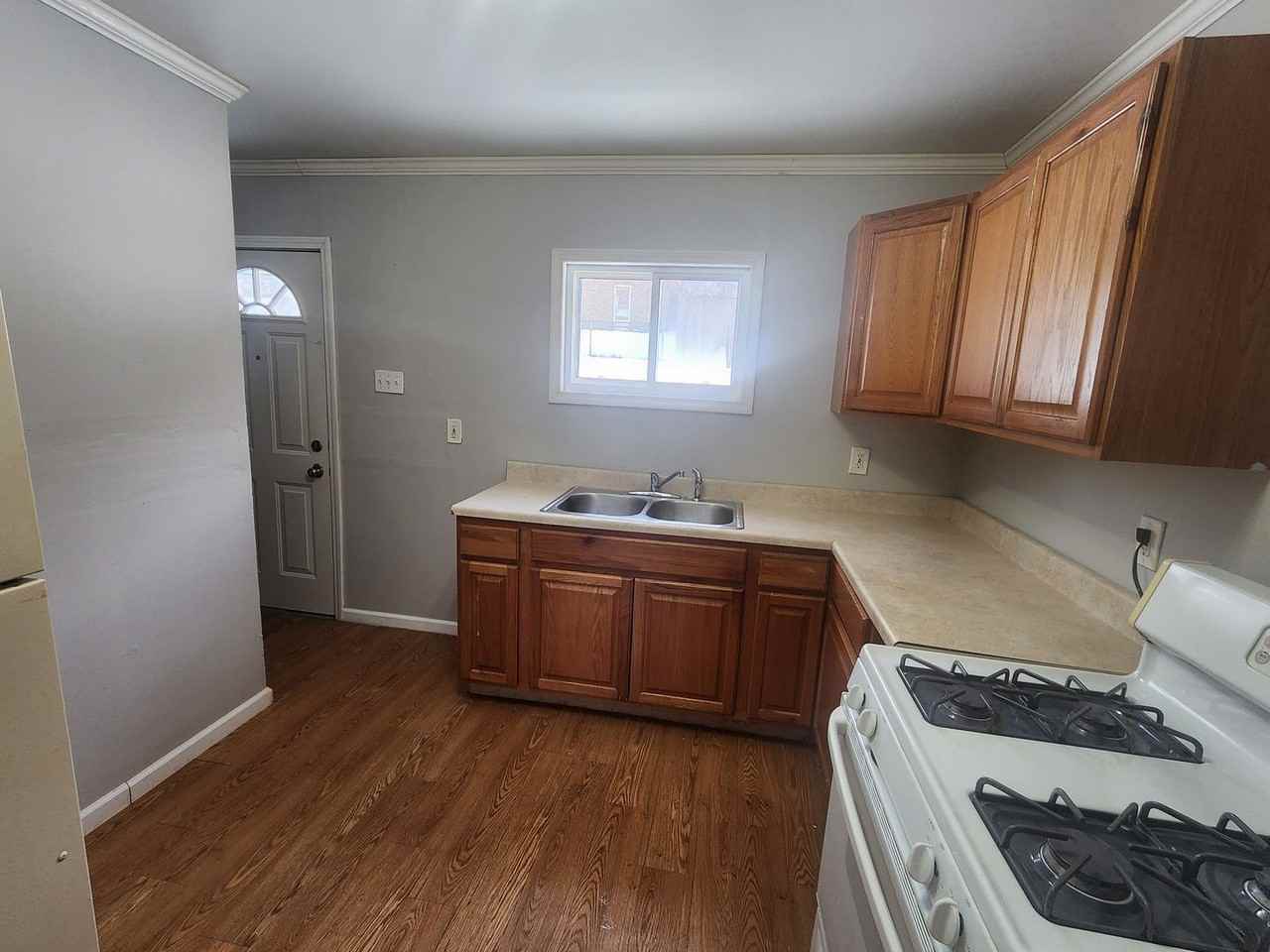 5211 Williams Ln - Photo 2 of 22