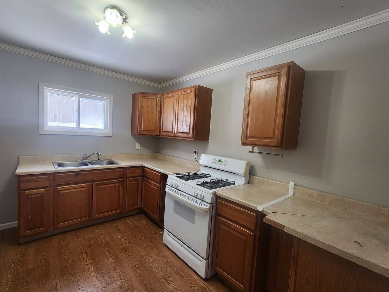 5211 Williams Ln - Photo 3 of 22