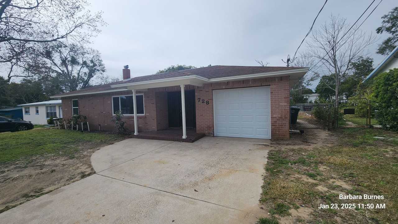 728 Essex Rd - Photo 2 of 13