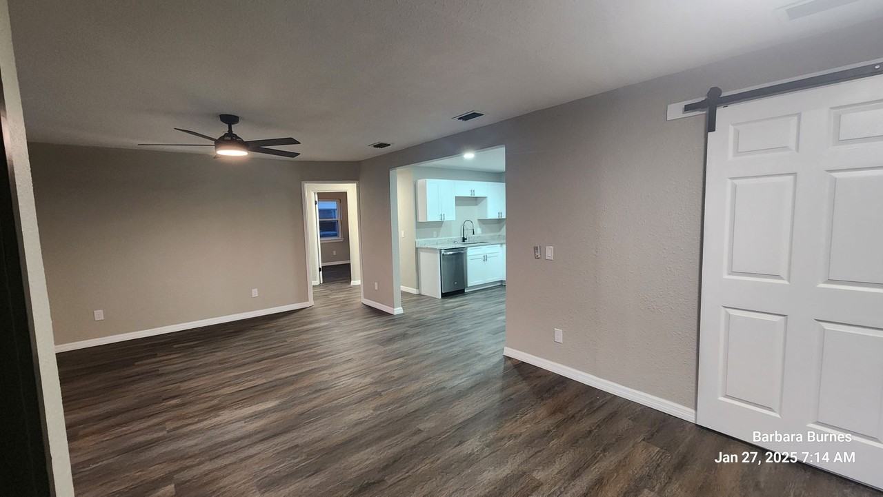 728 Essex Rd - Photo 3 of 13