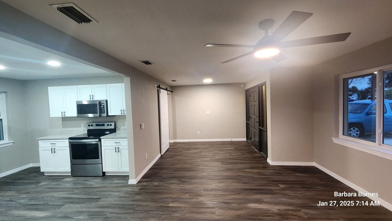 728 Essex Rd - Photo 5 of 13