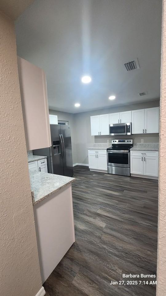 728 Essex Rd - Photo 7 of 13