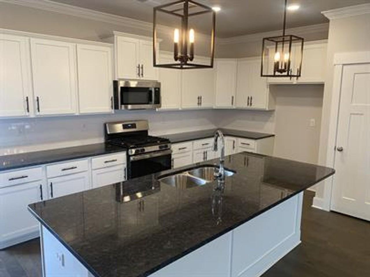 107 Lem Way - Photo 3 of 10